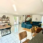 & Beach, Pool Villa Carcassonne