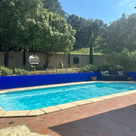 & Beach, Pool קרקסון
