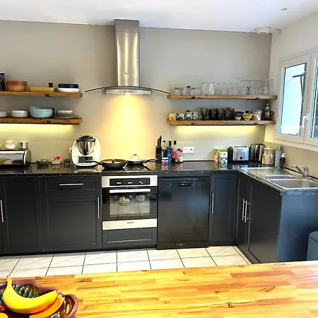 New! Carcassonne Lake, Pool Villa