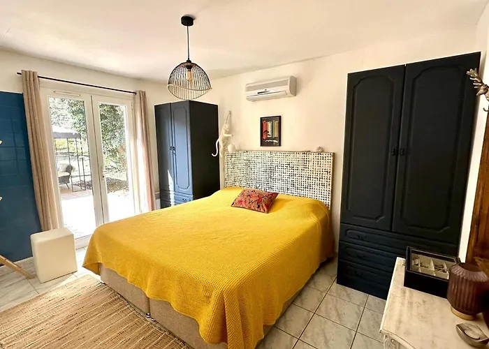 & Beach, Pool Villa Carcassonne