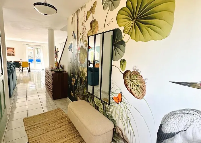 & Beach, Pool Carcassonne