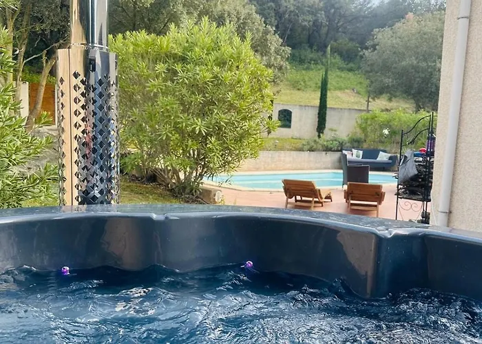 & Beach, Pool Carcassonne