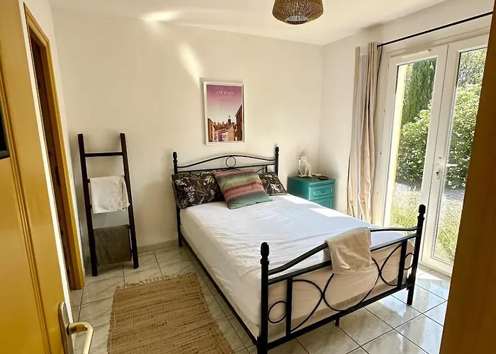 & Beach, Pool Carcassonne