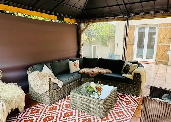 & Beach, Pool Villa Carcassonne