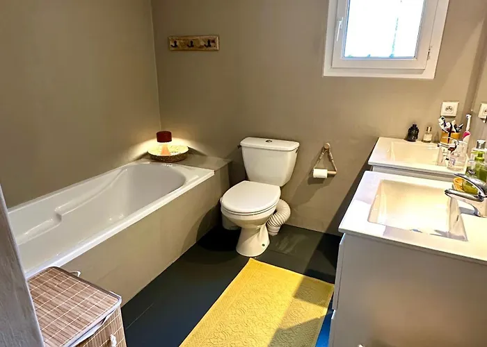 & Beach, Pool * Carcassonne